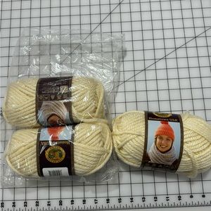 Set Of 3 White/cream Lions Head Yarn